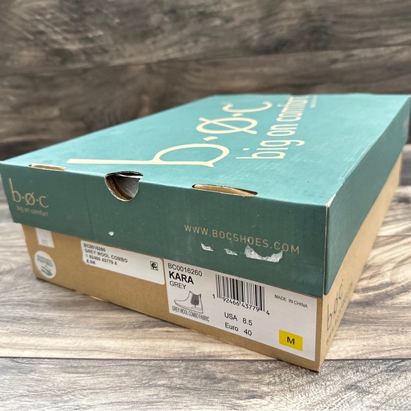 NIB BOC Born Kara Faux Wool Ankle Chelsea Boots Booties Grey Pull On - Picture 13 of 14